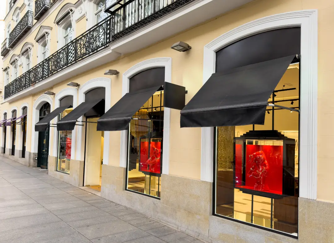 Façade vitrine de magasin en aluminium sur mesure à Léguevin
